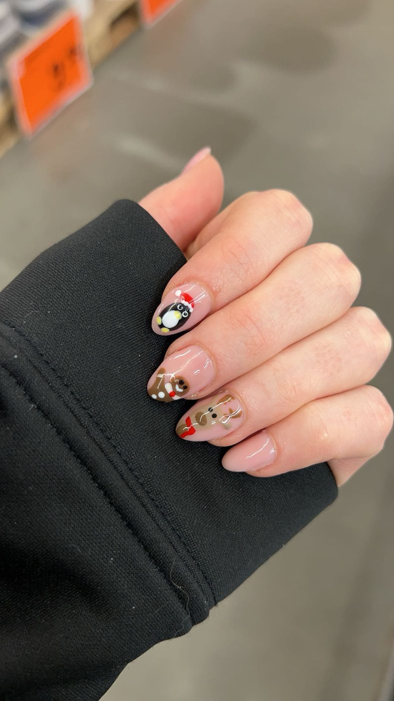 Kerstnagels met een pinguïn en een rendier