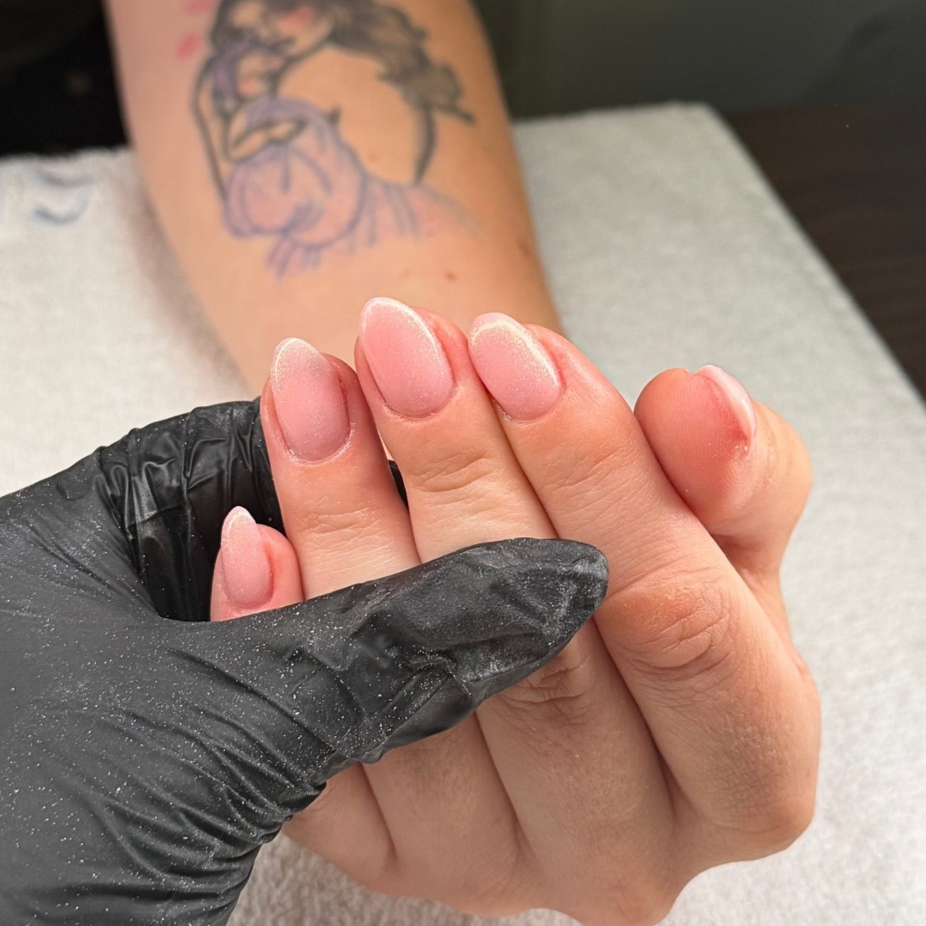 Amandelvormige nagels met een naturel verloop naar wit